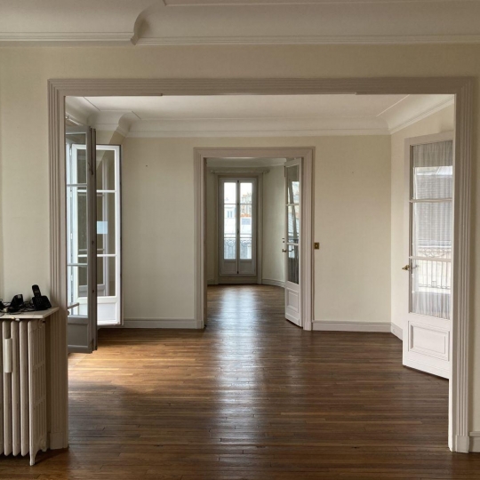  Annonces COURBEVOIE : Appartement | PARIS (75016) | 120 m2 | 3 280 € 