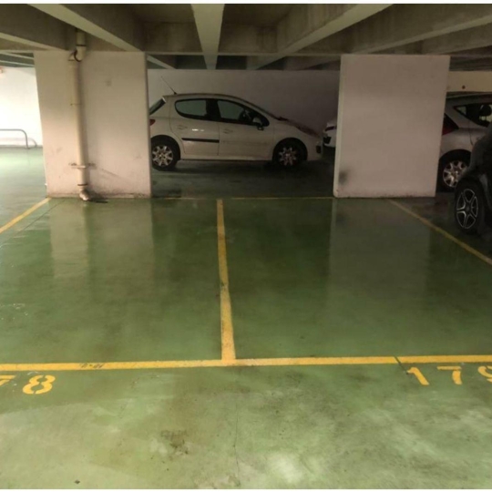  Annonces COURBEVOIE : Garage / Parking | PARIS (75011) | 12 m2 | 32 500 € 