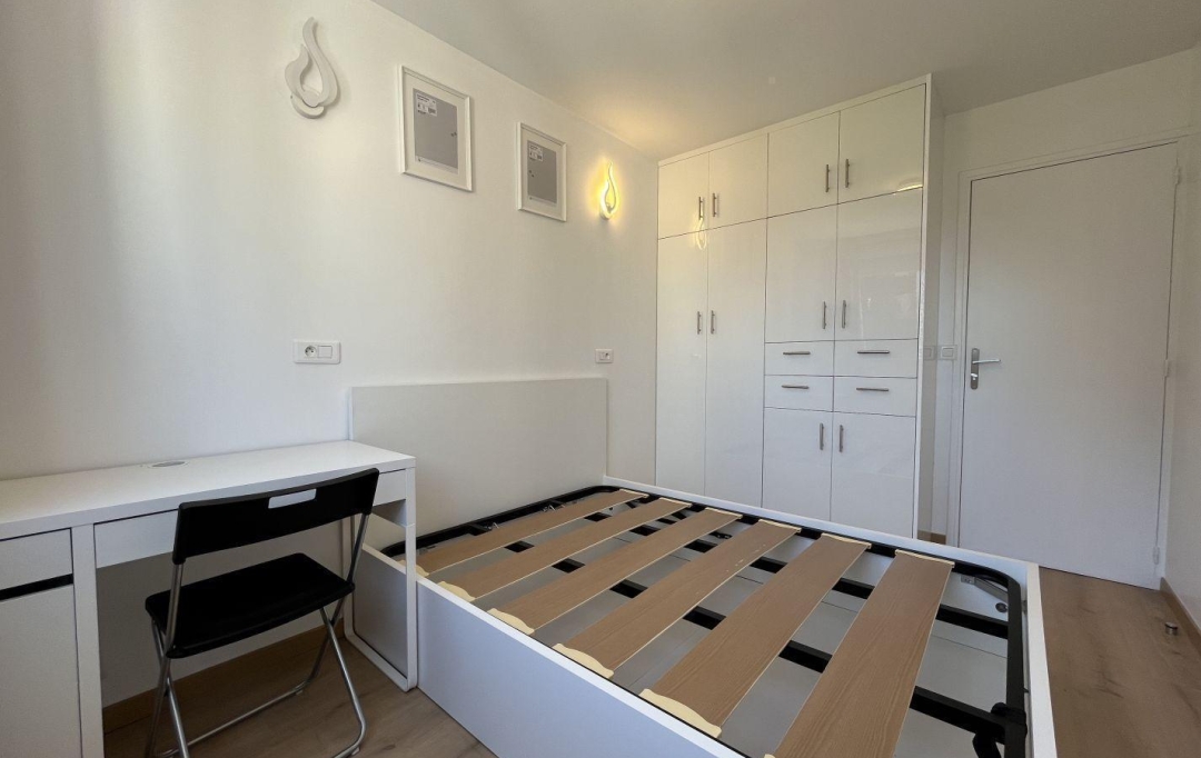 Annonces COURBEVOIE : Apartment | SURESNES (92150) | 10 m2 | 750 € 