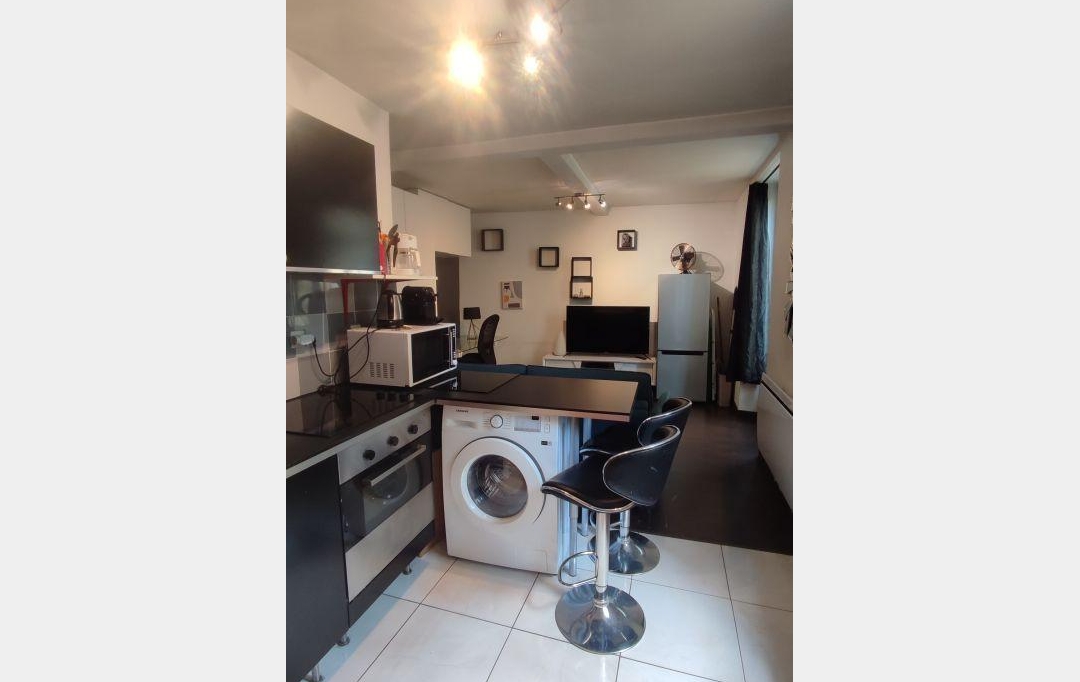 Annonces COURBEVOIE : Appartement | CHARENTON-LE-PONT (94220) | 24 m2 | 230 000 € 